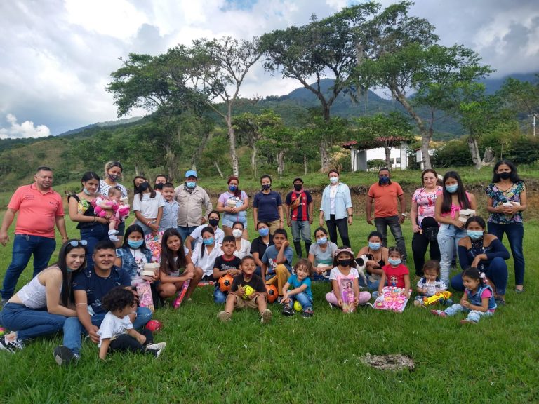 Más de 4000 niños y niñas de zonas rurales viven una dulce Navidad